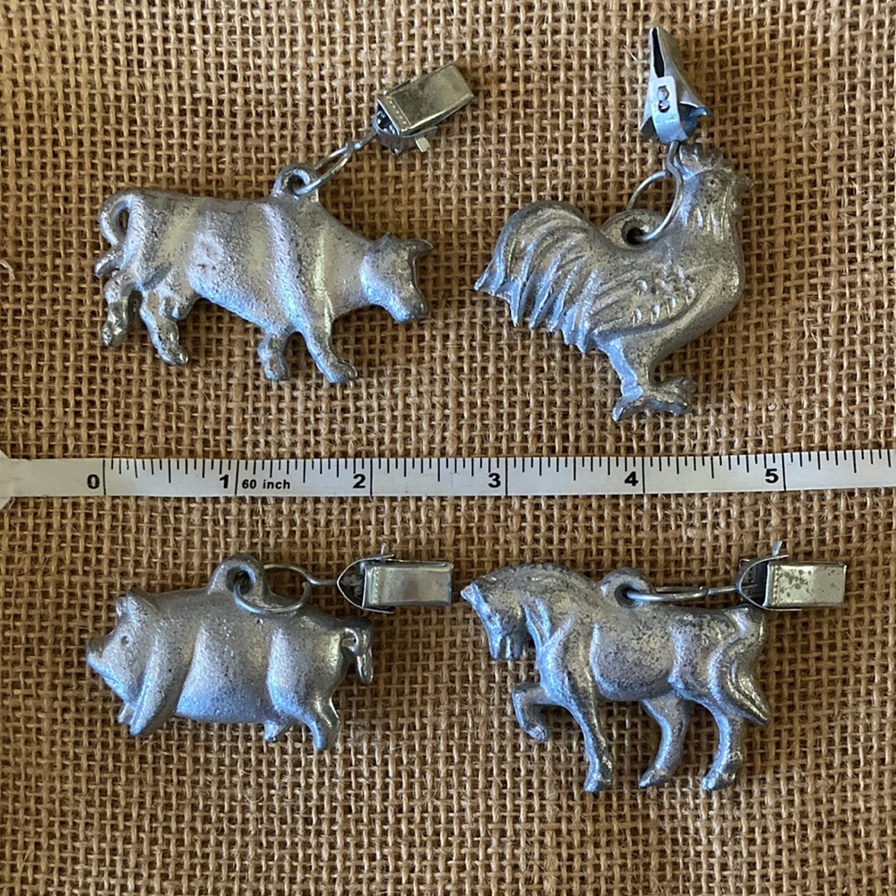Pewter tablecloth weights set of 4 farm cow, chicken, pig and horse - Picture 3 of 3